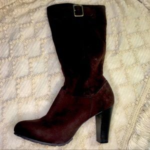 Gorgeous chocolate leather heeled boots-size 11.